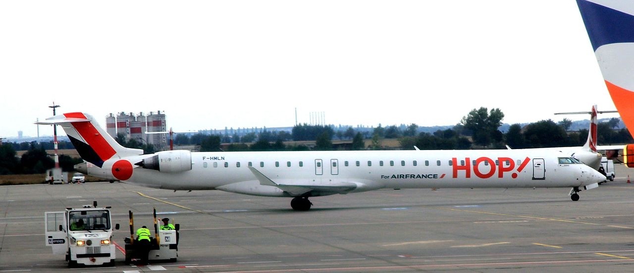 Bombardier CRJ1000 Specs